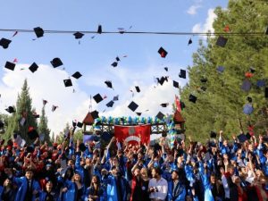 GEDİZ SAĞLIK HİZMETLERİ MYO MEZUNİYET TÖRENİ YAPILDI