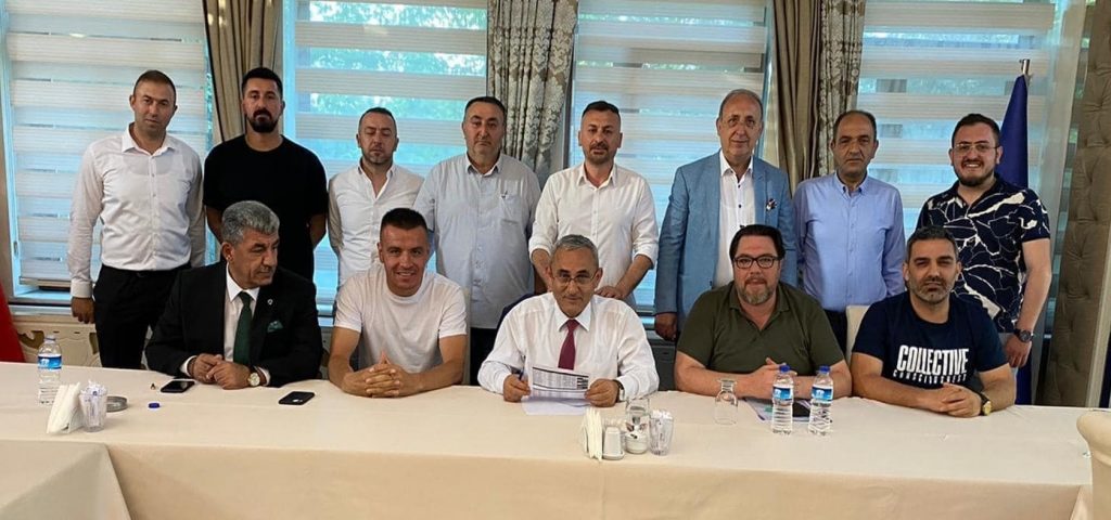 TEKNİK DİREKTÖR İSMAİL GÜLDÜREN                  1 YIL DAHA BELEDİYE KÜTAHYASPOR’DA