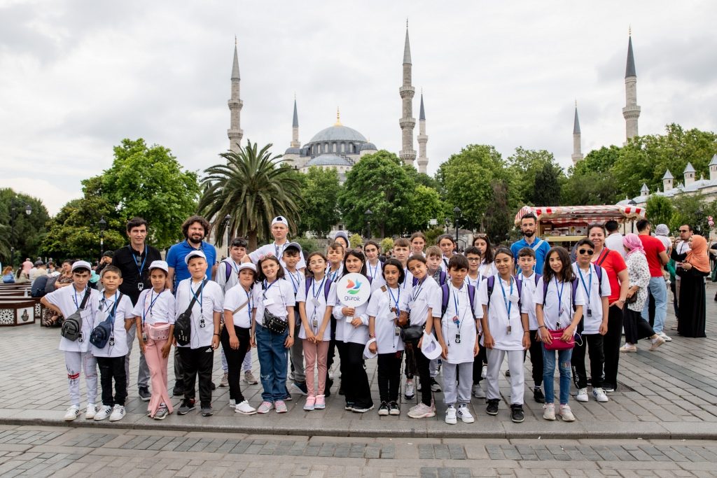 Ağaç Köy Okulu Öğrencileri