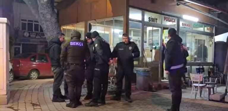 KAHVEDE BIÇAKLA SALDIRDI